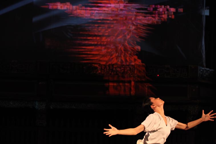 stereoscopic projection and interactive performing in Lin Historical Theater
