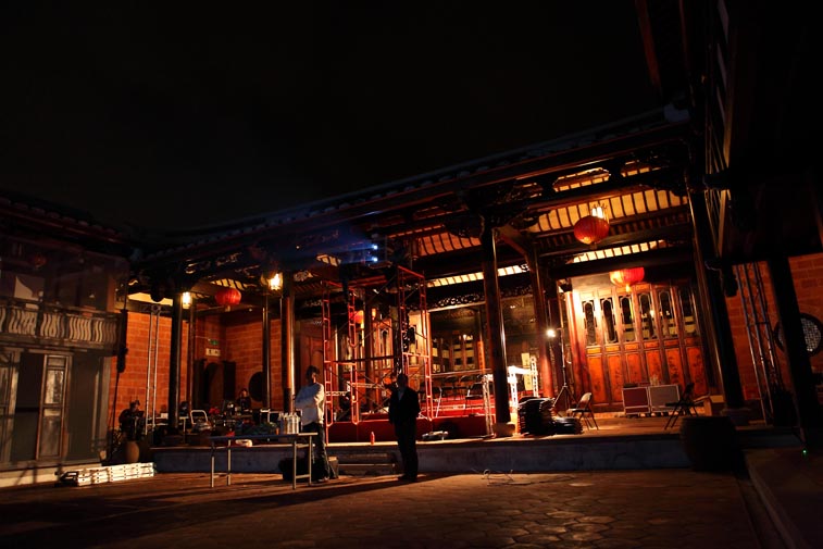 stereoscopic projection and interactive performing in Lin Historical Theater