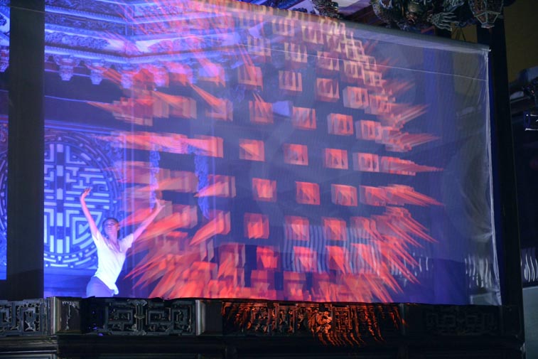 stereoscopic projection and interactive performing in Lin Historical Theater