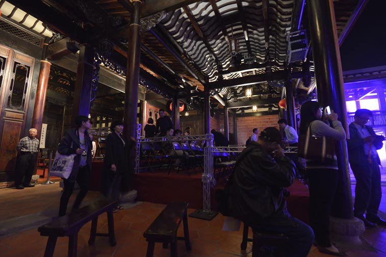 stereoscopic projection and interactive performing in Lin Historical Theater